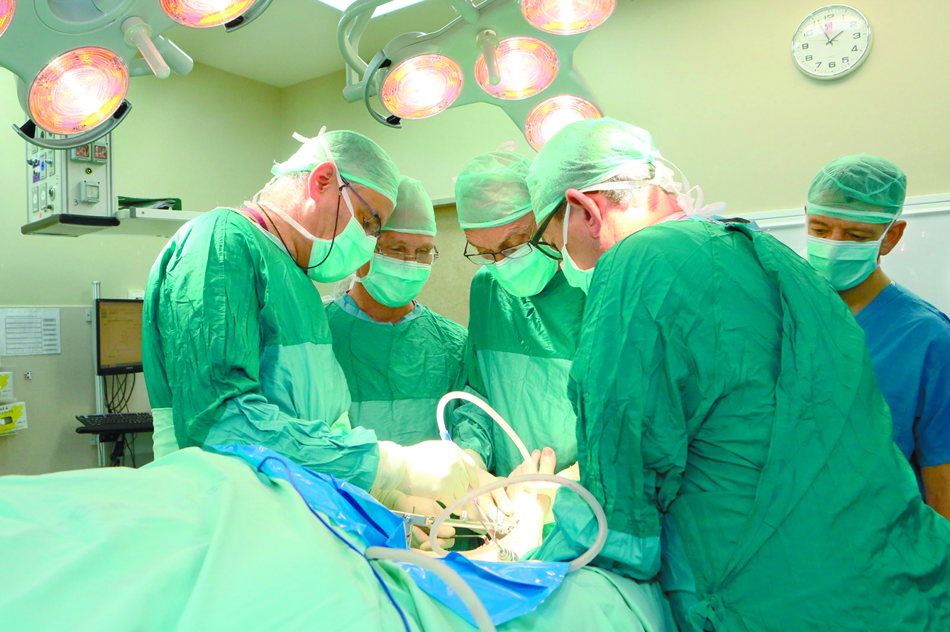 ניתוח במרכז הרפואי רמב"ם (צילום: פיוטר פליטר)