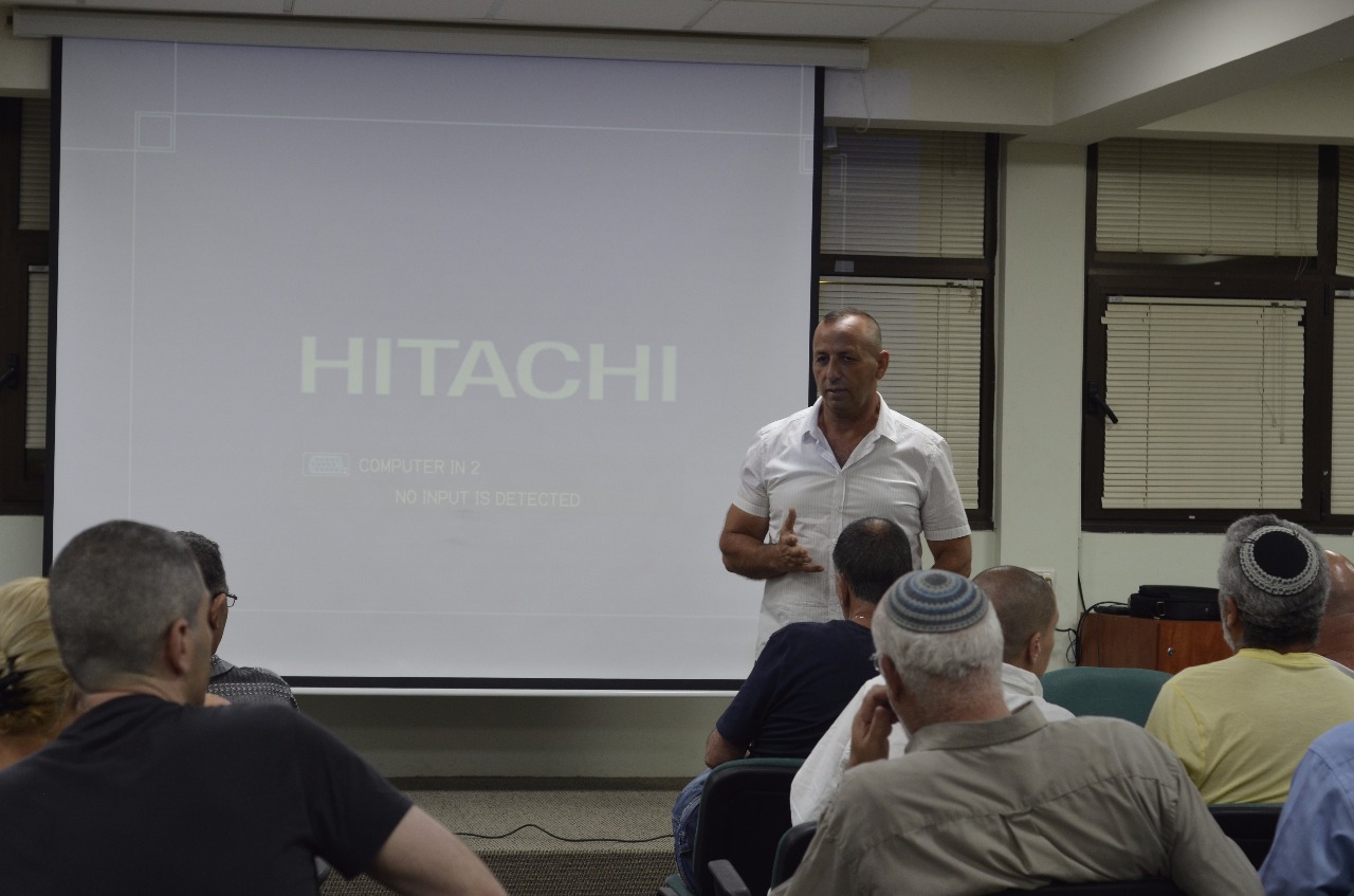 צבי ברבי בכנס בעלי העסקים בבית אבא חושי