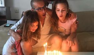 מורד חוגג את יום הולדתו עם בנותיו. ""יודע לנתב מה חשוב יותר ומה חשוב פחות בחיי"