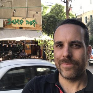 טויכר. "כשיצאתי מהארון הייתי נוסע לבלות בתל אביב כדי לא להיחשף"