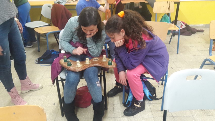 ילדי התוכנית בסדנת מתמטיקה (צילום: אגף החינוך בעיריית חיפה)