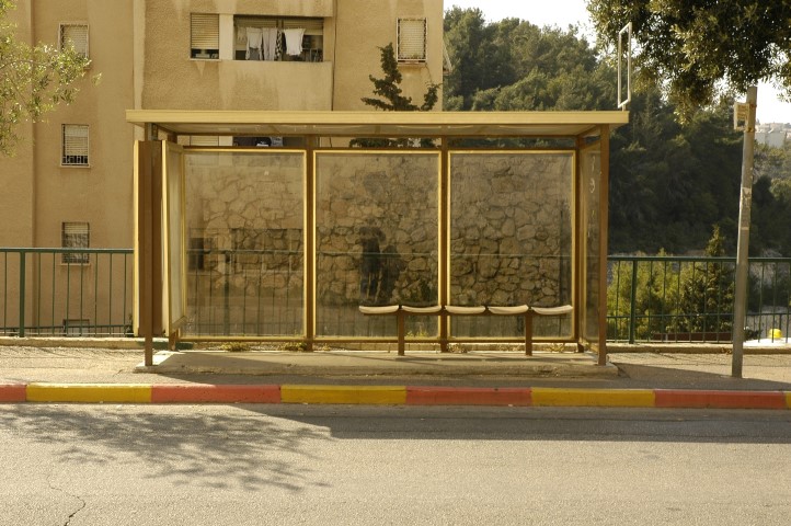 תחנת אוטובוס ישנה (צילום: אסף אורן)