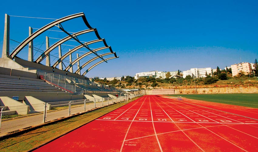 איצטדיון האתלטיקה בנוה שאנן. עסקה משולשת (צילום: קובי פאר)