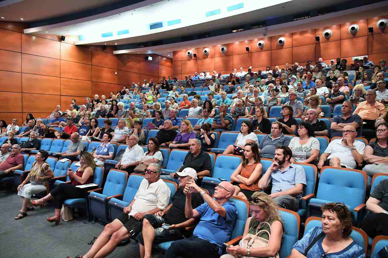 כנס שיתוף הציבור בבת גלים (צילום: ראובן כהן)