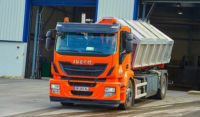 משאית לפינוי אשפה מונעת בגז (צילום: יח"צ)