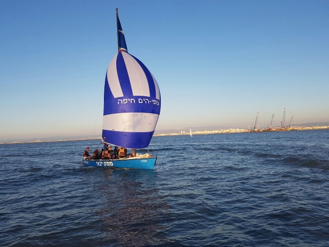 צופי הים בהפלגה (צילום: שבט צופי ים חיפה)