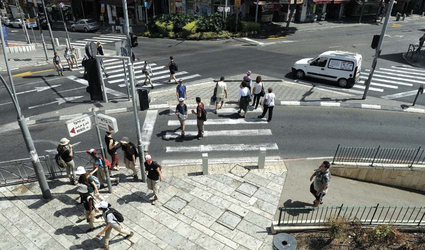 רחוב הרצל בחיפה (צילום: רמי שלוש)