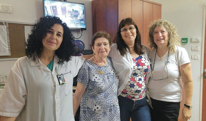 אוולינה יודקוביץ’ וצוות מרפאת מכבי שירותי בריאות במרכז חורב (צילום: דוברות מכבי שירותי בריאות)