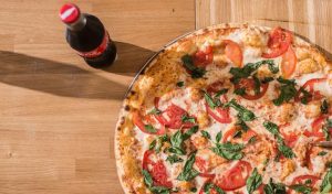 דונטלה. המתכון לפיצה נרכש מהשף האיטלקי פאולו מונטי (צילום: עמוס בר זאב)