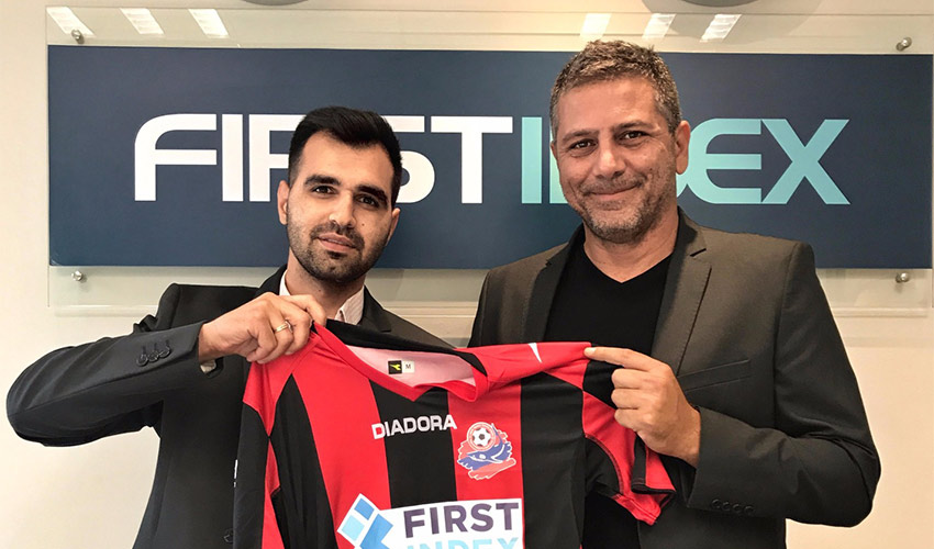 דורון אוסידון עם מנכ"ל First Index אביחי אבני (צילום: הפועל חיפה)