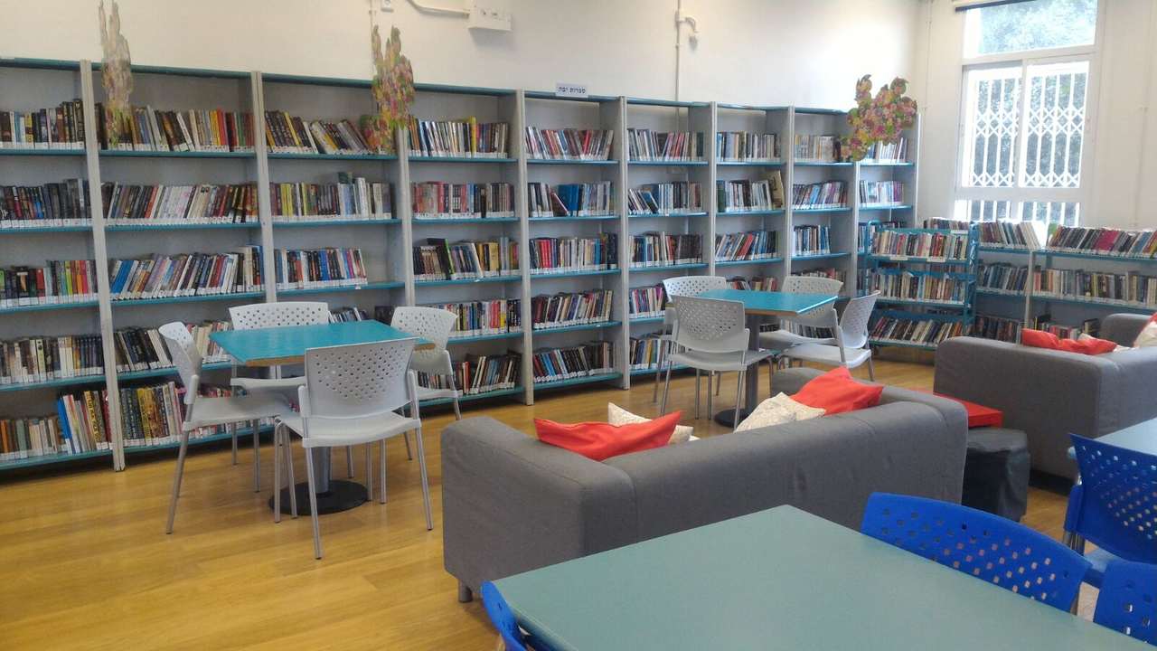 ספריית סניף אחוזה של בית הספר הריאלי