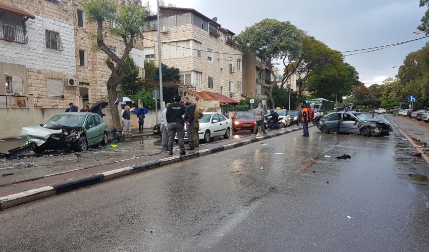 התאונה ברחוב אלנבי בחיפה (צילום: דוברות איחוד הצלה כרמל)