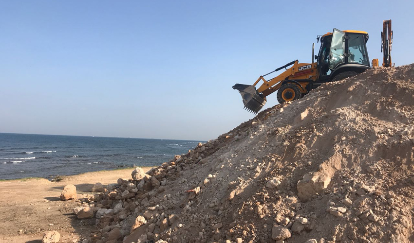 העבודות להארכת הטיילת בחוף הים בחיפה (צילום: קהילת חיפה בחברה להגנת הטבע)