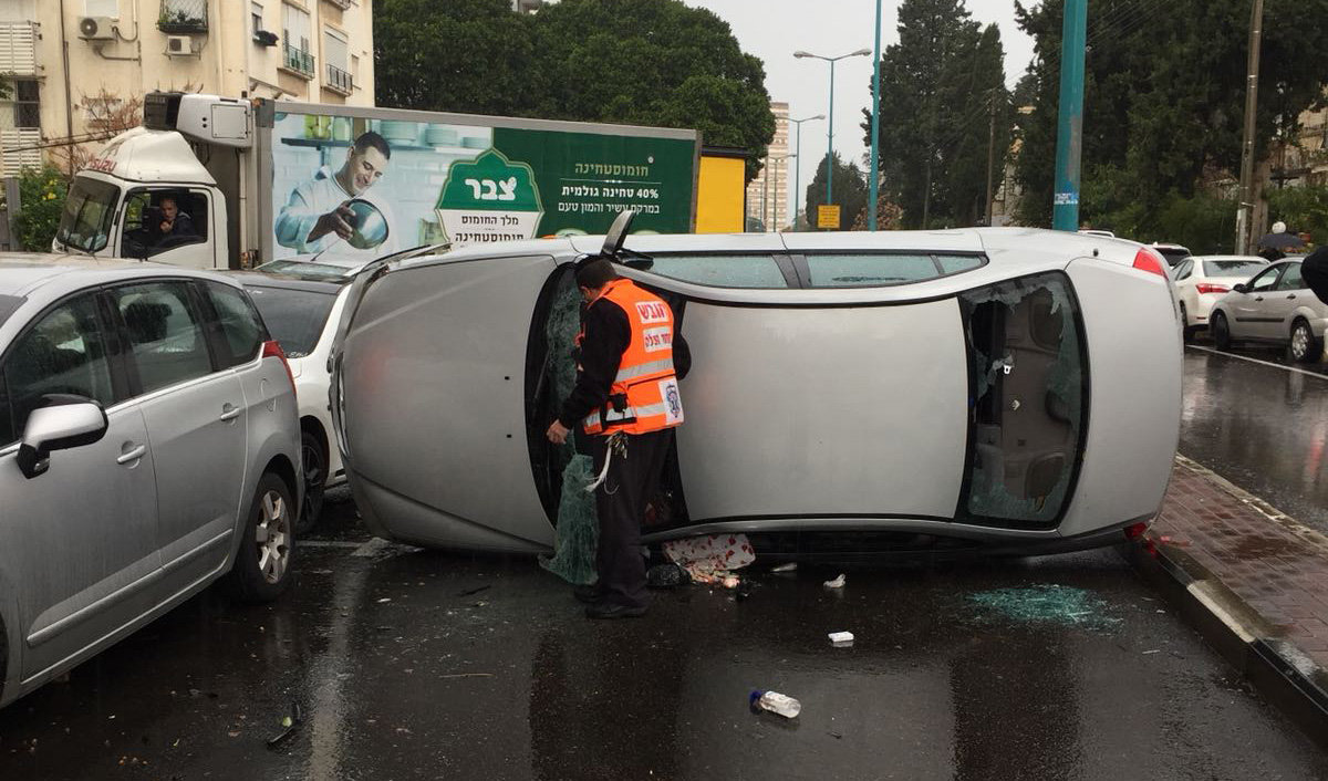 התאונה ברחוב חניתה (צילום: דוברות איחוד הצלה כרמל)