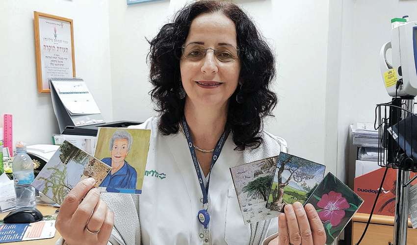 מירי בלאופלד והקלפים (צילום: דוברות שירותי בריאות כללית)