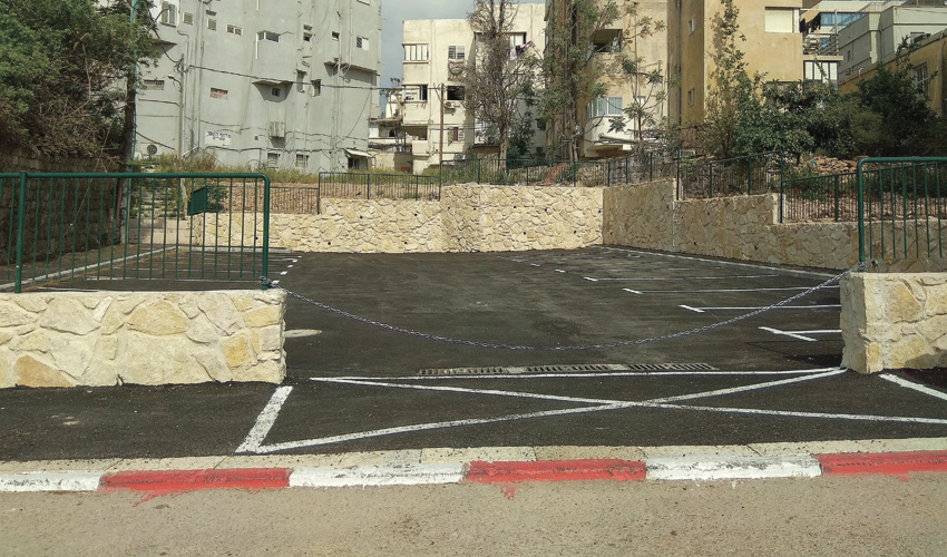 החניון סגור בפני הציבור (צילום: אבי שמול)
