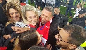ניר קלינגר חוגג עם משפחתו לאחר הזכייה בגביע