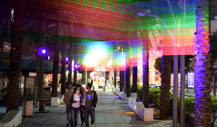 מיצג האורות "Spectral" בעיר התחתית (צילום: דוברות עיריית חיפה)