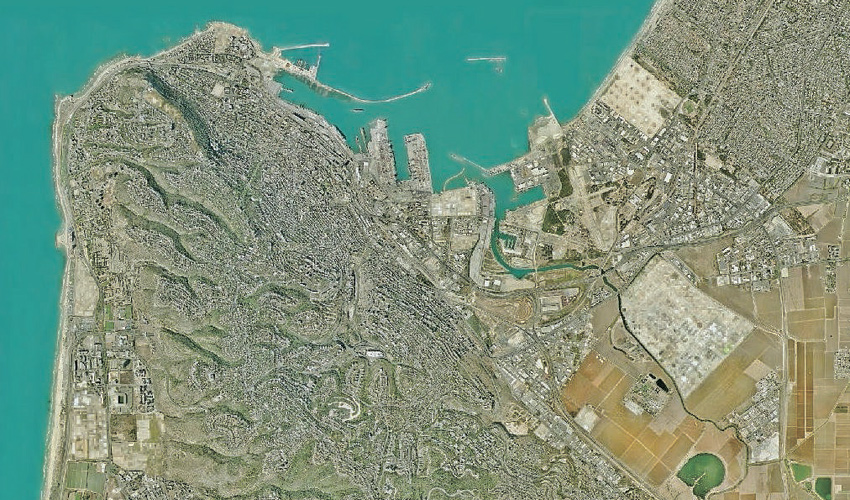 מפרץ חיפה (צילום לוויין: אגף המחשוב בעיריית חיפה)