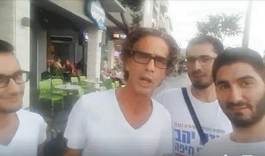 נירו לוי ופעילי רשימת יונה יהב וצעירי חיפה. "למה לא?" (צילום מתוך חשבון הפייסבוק של יונה יהב)