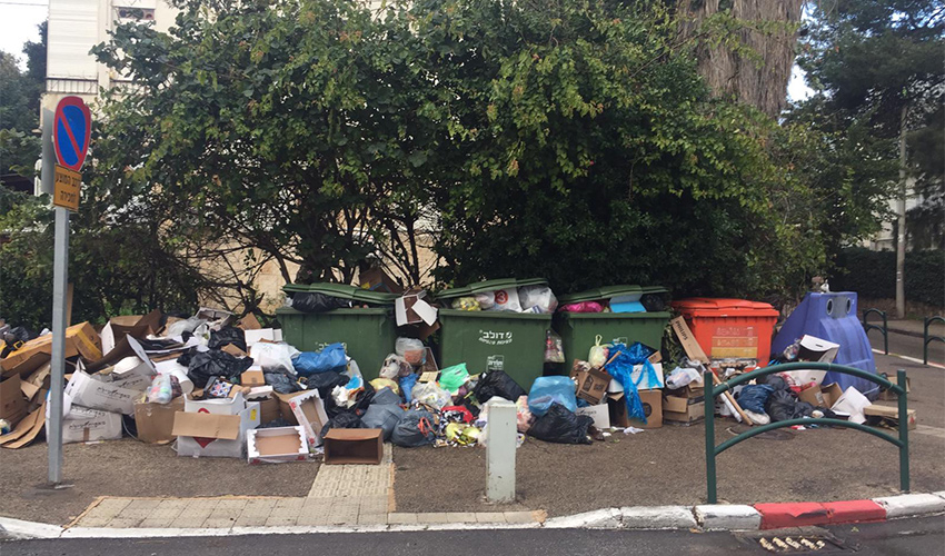 זבל ברחובות חיפה (צילום: רויטל ברמן)