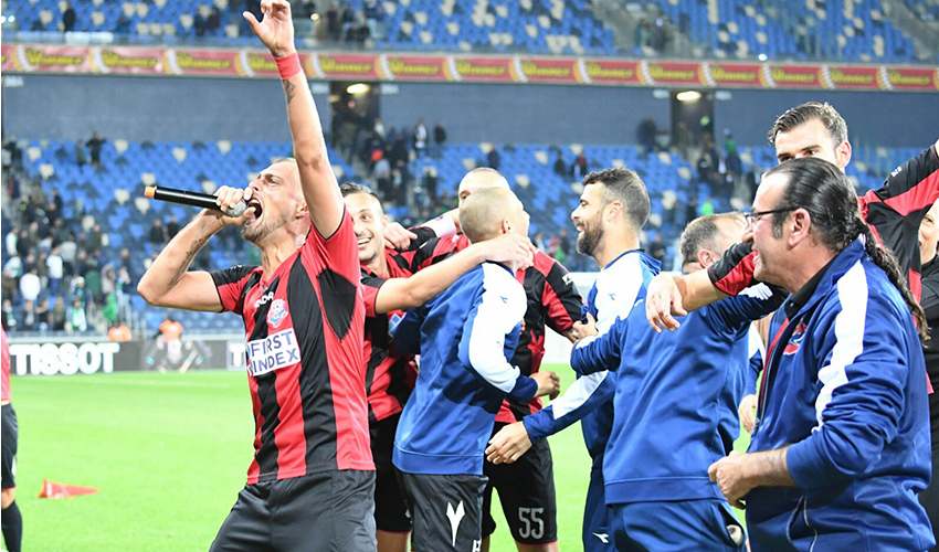 גבריאל תמאש בימים יפים יותר. יישאר במעצר עוד לילה (צילום: צלמוס)