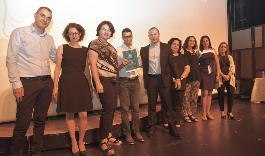 הענקת הפרס לד”ר טלי לבנשטיין (צילום: דוד חורש, דוברות שירותי בריאות כללית)
