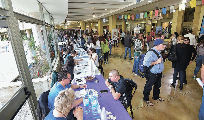 יריד תעסוקה שקיימה עיריית חיפה (צילום: אסיה ציירסקי, הסוכנות היהודית)