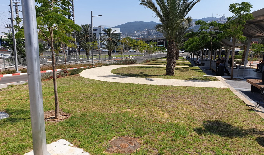 הפארק בכניסה למרכזית המפרץ