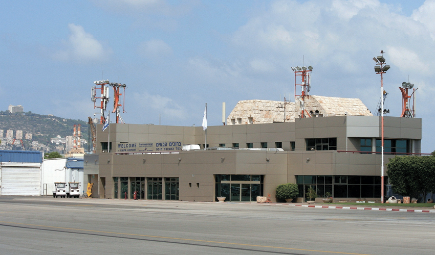 שדה התעופה בחיפה (צילום: Oyoyoy, Wikipedia CC-BY-SA-3.0)