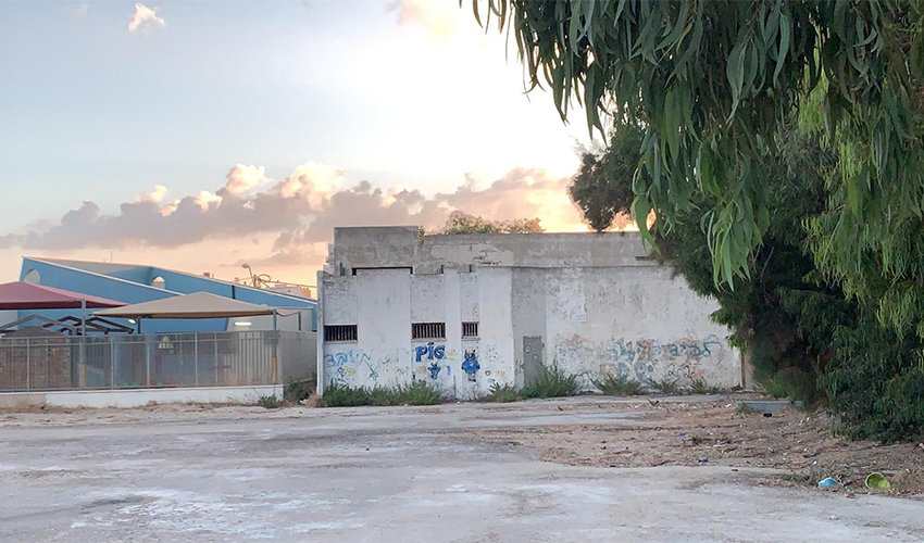 המבנה ברחוב בית אלפא 27 בקרית חיים המיועד לבית ספר של ארגון שמחת התורה (צילום: יקי לוי)