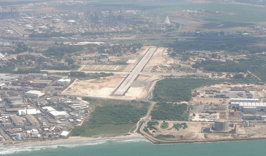 שדה התעופה בחיפה (צילום: Oyoyoy, Wikipedia CC-BY-SA-3.0)
