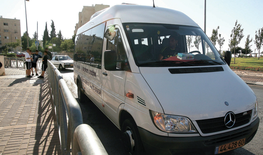 רכב הסעות (צילום: טס שפלן)