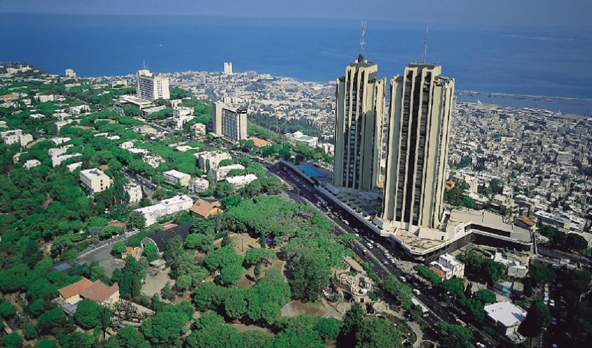 מגדלים על ציר הרכס (צילום: אורי אקרמן)