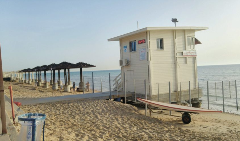 תחנת הצלה בחוף זמיר (צילום: אלה אהרונוב)