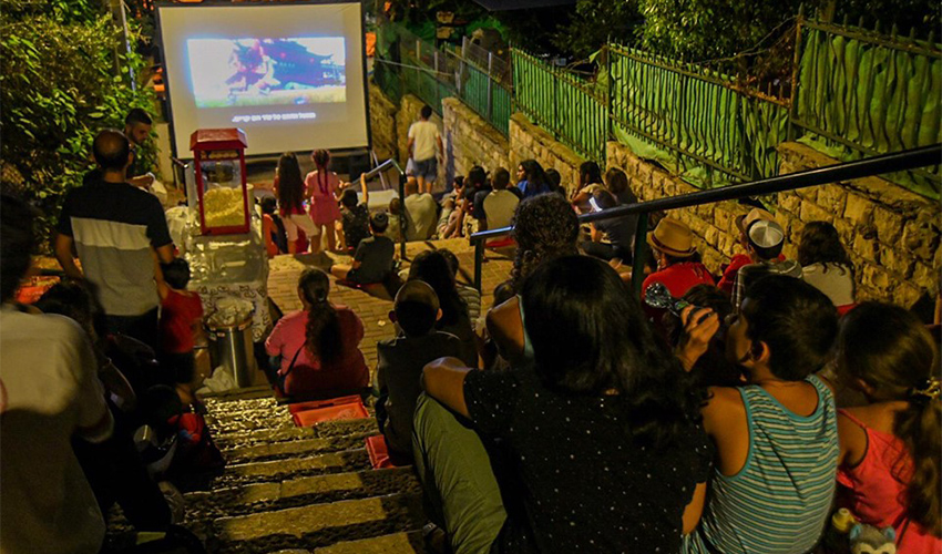 אירוע במסגרת מיזם "קולנוע המדרגות" (צילום מתוך דף הפייסבוק של עיריית חיפה)