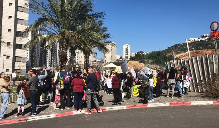 הפגנת התושבים ברמת הנשיא (צילום: שושן מנולה)