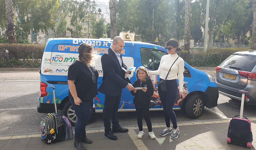 ניידת ההדרכה להגברת המודעות נגד שימוש בנפצים (צילום: דוברות שירותי בריאות כללית)