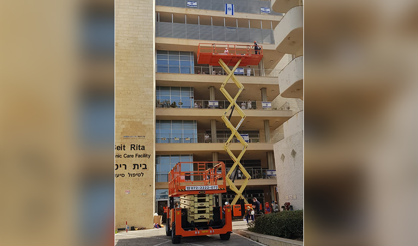 במת ההרמה שהעלתה חברת רום ישראל בבית האבות נאות ים (צילום באדיבות אשר רוזן)