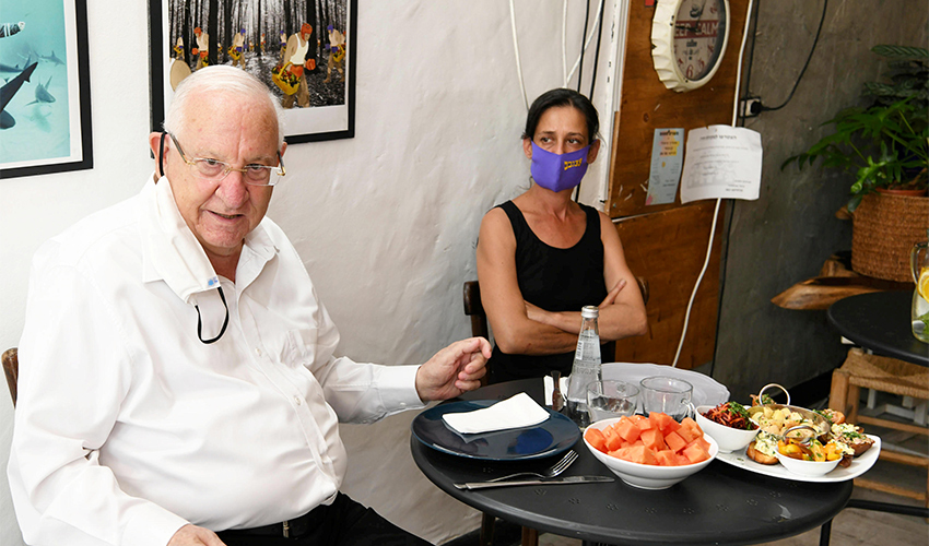 הנשיא ראובן ריבלין בקפה טיפול (צילום: עמוס בן גרשום, לע"מ)