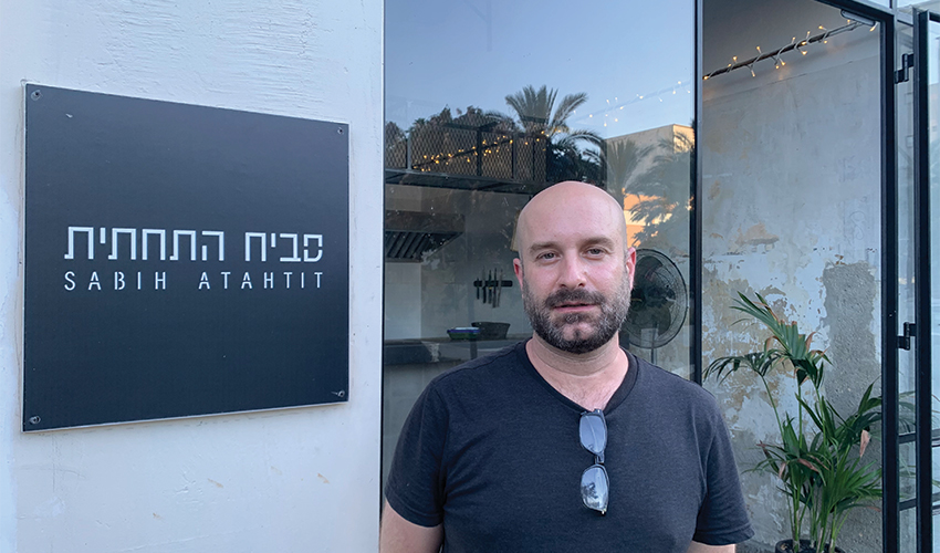 אליק ערב. "אני מכניס מלא אהבה בפיתה, זה המרכיב הכי חשוב“ (צילום: חגית הורנשטיין) 