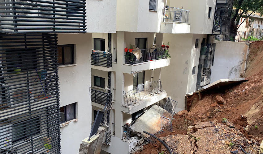 הקיר התומך שקרס (צילום: דוברות שירותי הכבאות וההצלה)