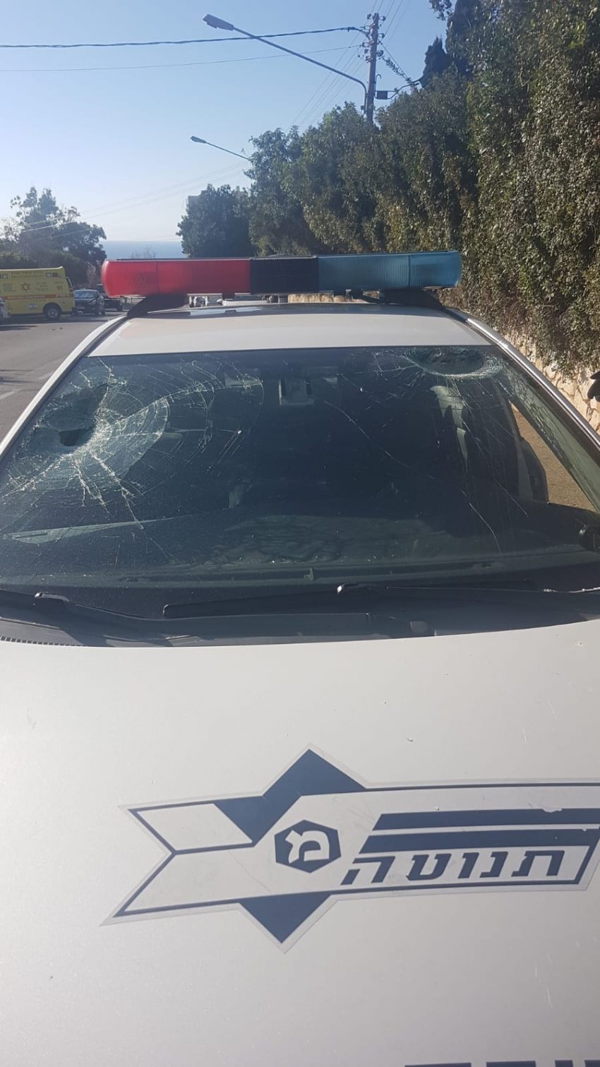 ניידת שניזוקה (צילום: דוברות משטרת ישראל)