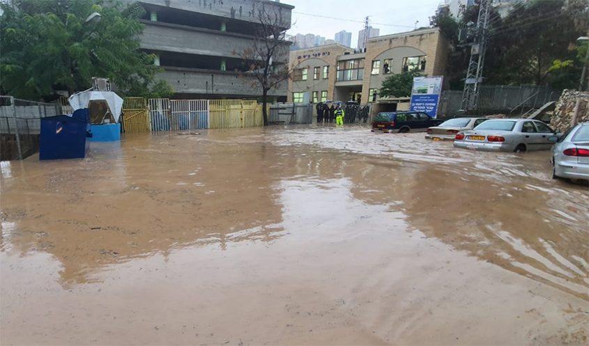 הצפה בחיפה בינואר 2020 (צילום: דוברות איחוד הצלה)