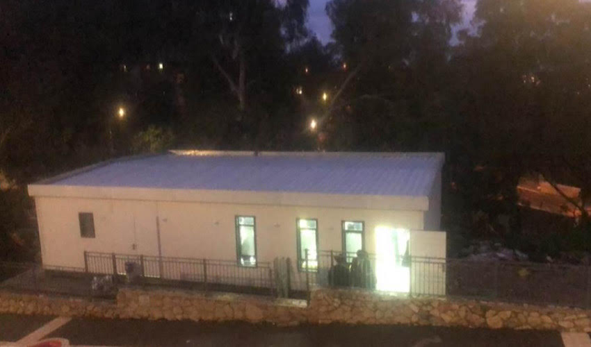 בית הכנסת היביל בשכונת נווה הדר (צלם לא ידוע, שימוש לפי סעיף 27א' לחוק זכויות יוצרים)