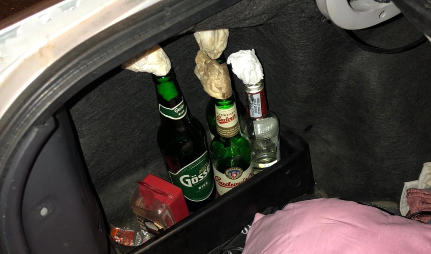 בקבוקי התבערה שנתפסו ברכבו של החשוד (צילום: דוברות המשטרה)