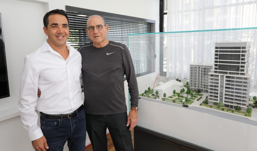 איש העסקים גד זאבי ורונן יפו, מנכ''ל "אלעד ישראל מגורים החדשה" (צילום: רפי דלויה)