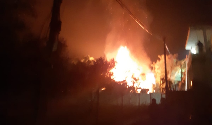 צפו: שריפה גדולה בדלית אל-כרמל. בית מגורים בלהבות (צילום: דוברות כבאות והצלה חוף)