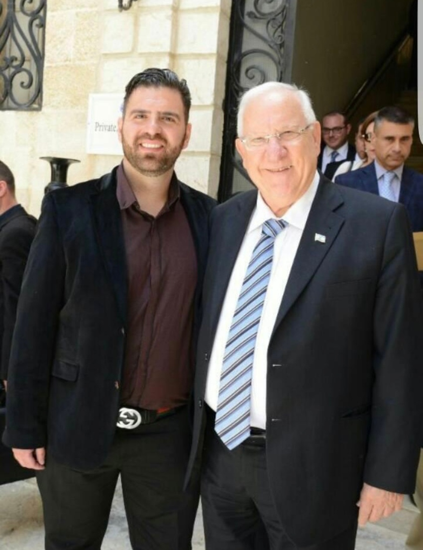 קֵווֹרְק טשג'יאן עם נשיא המדינה לשעבר ראובן (רובי) ריבלין (צילום: באדיבות הומנטמן חיפה)