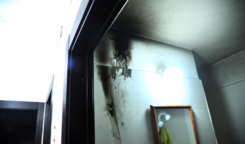 תנור האמבט התלקח וגרם לשריפה בדירה (צילום: דוברות כבאות והצלה חוף)